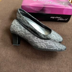 Easy Street Alive 5 Gray Patterned Heels